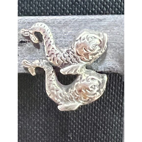 Vintage Sterling Silver Screw On Twin Fish Earrings - Picture 2 of 9